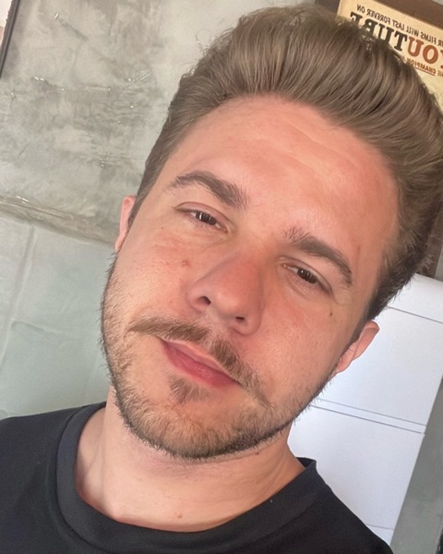 Sian — Barbeiro na Industria Barbershop